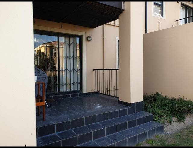 2 BEDROOM APARTMENT TO LET IN BURGUNDY ESTATE